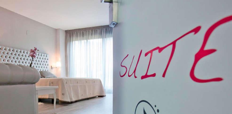 Alix Boutique Hotel อาร์เตโซ ภายนอก รูปภาพ